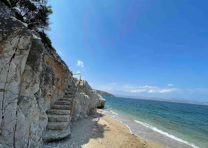 Breathtaking Oceanfront View & Private Apartment