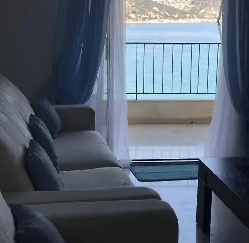 Breathtaking Oceanfront View & Private Apartment *