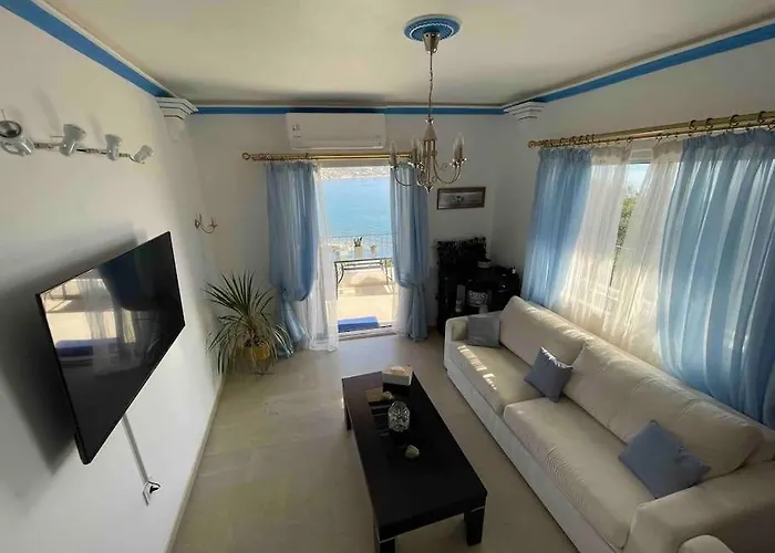 Breathtaking Oceanfront View & Private Apartment *