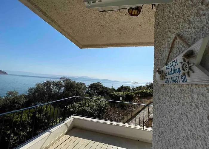 Breathtaking Oceanfront View & Private Apartment