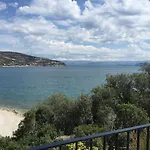 Breathtaking Oceanfront View & Private 아파트 시로피가도