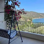 Breathtaking Oceanfront View & Private 아파트 시로피가도