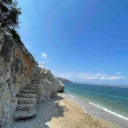 Breathtaking Oceanfront View & Private Apartman