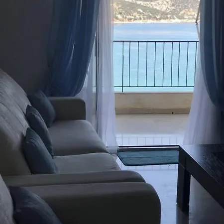 Breathtaking Oceanfront View & Private Apartment *