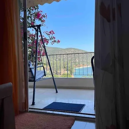 Apartment Breathtaking Oceanfront View & Private Xiropigado