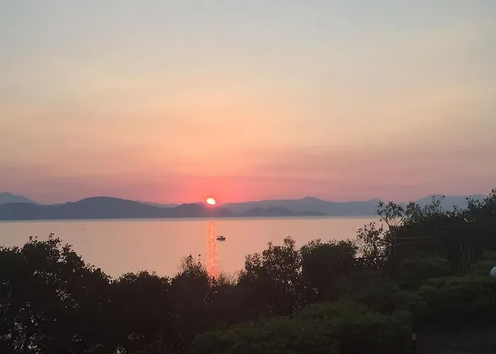 Breathtaking Oceanfront View & Private 아파트 시로피가도