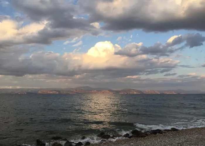 Breathtaking Oceanfront View & Private 아파트 시로피가도